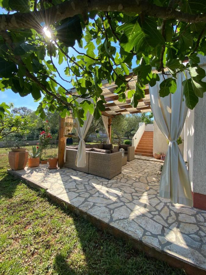 Апартаменты Beautiful Island House Углян Экстерьер фото